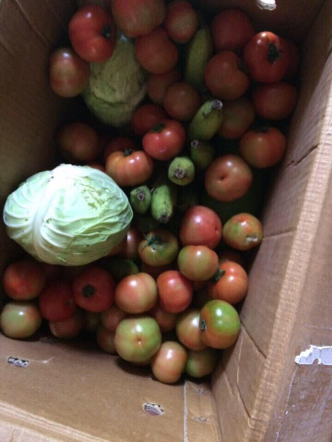 Cô nàng lấy chồng xa 600 cây số, 6 năm rồi mà tháng nào nhà ngoại cũng bao đồ ngon sạch cho ăn