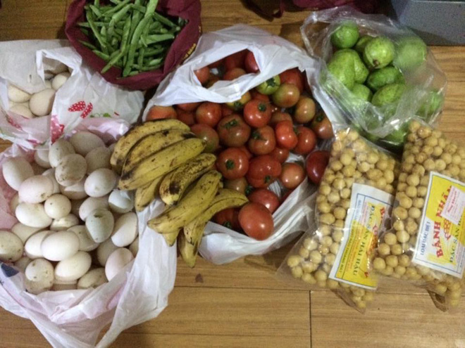 Cô nàng lấy chồng xa 600 cây số, 6 năm rồi mà tháng nào nhà ngoại cũng bao đồ ngon sạch cho ăn