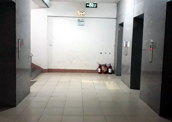 Chung cư náo loạn vì sự cố trong thang máy lúc 0 giờ