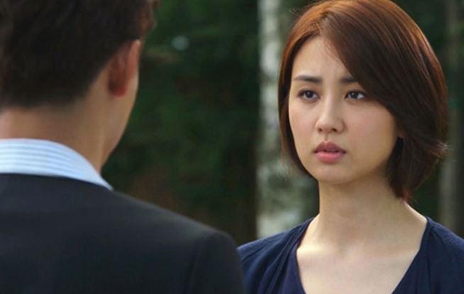 Nghe lén cú điện thoại, tôi phát hiện lí do chồng đẹp trai chịu lấy người xấu như tôi