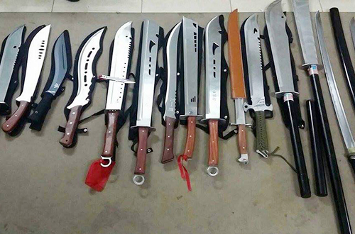 Cảnh sát đặc nhiệm bao vây kho vũ khí của giới giang hồ ở Sài Gòn