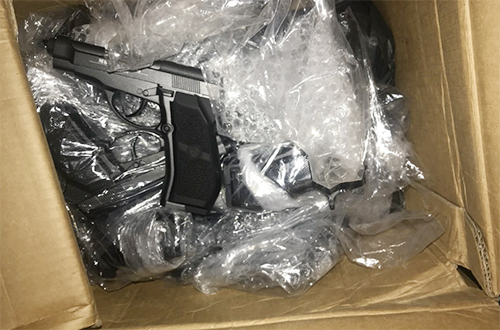 Cảnh sát đặc nhiệm bao vây kho vũ khí của giới giang hồ ở Sài Gòn