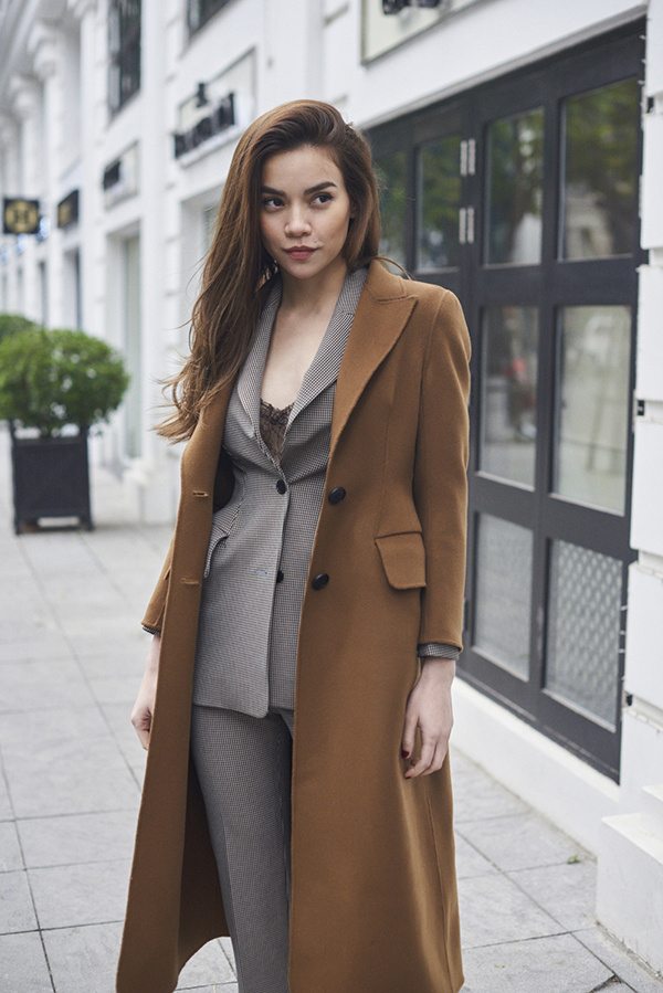 Hồ Ngọc Hà gợi ý phối áo choàng hợp mốt mùa đông