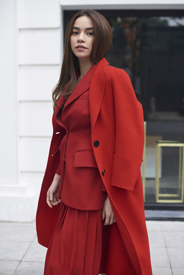 Hồ Ngọc Hà gợi ý phối áo choàng hợp mốt mùa đông