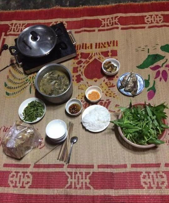 Khoe bữa ăn nhà bạn trai đãi lần đầu ra mắt với giọng lấp lửng, cô nàng bất ngờ bị chị em mắng xối xả