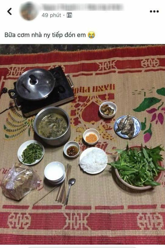 Khoe bữa ăn nhà bạn trai đãi lần đầu ra mắt với giọng lấp lửng, cô nàng bất ngờ bị chị em mắng xối xả