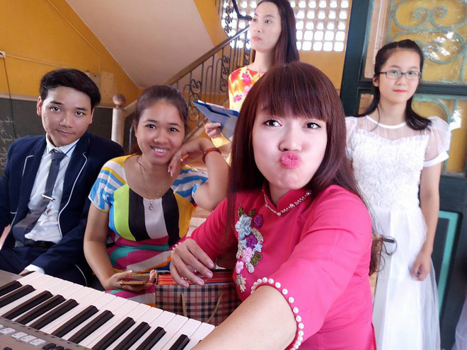 Cô giáo xinh đẹp mắc ung thư đã qua đời: Cảm ơn Hằng đã cho nhiều người thấy màu hồng trong bi kịch đời mình Cô giáo xinh đẹp mắc ung thư đã qua đời: Cảm ơn Hằng đã cho nhiều người thấy màu hồng trong bi kịch đời mình