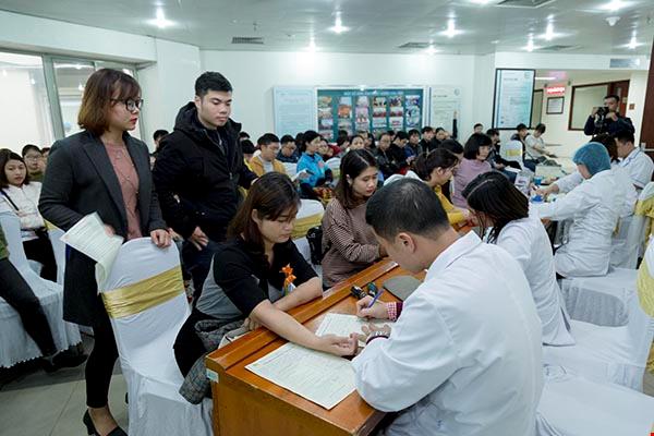 Hàng trăm người nhóm máu O xếp hàng hiến máu, nối dài sự sống cho người bệnh