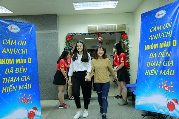 Hàng trăm người nhóm máu O xếp hàng hiến máu, nối dài sự sống cho người bệnh