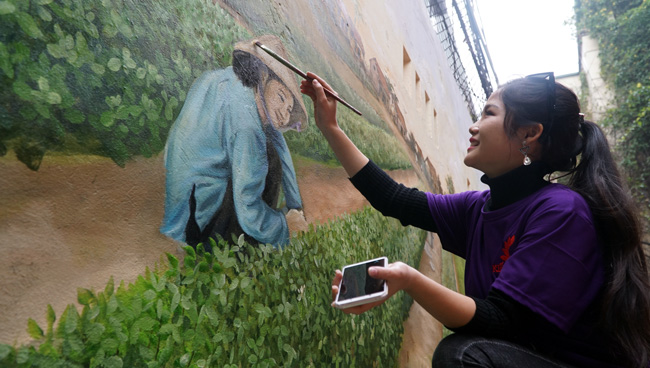 Độc đáo: Tranh 3D đẹp mê hồn trong khu tập thể Pháo Đài Láng