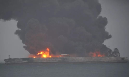 Tàu chở dầu đâm tàu hàng, bốc cháy ngoài khơi Trung Quốc