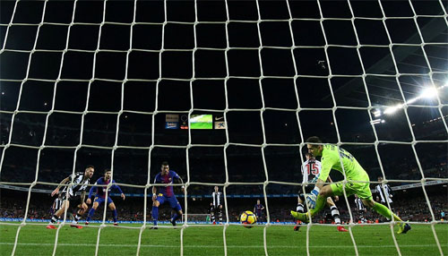 Messi, Suarez cùng tỏa sáng, Barca thẳng tiến tại La Liga