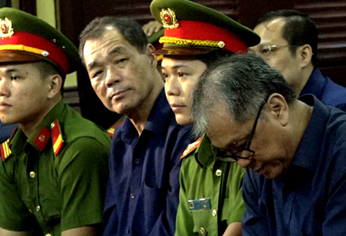 Trầm Bê gầy rộc, Phạm Công Danh bị choáng tại tòa