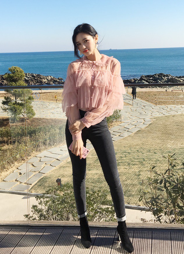 3 cách điệu của áo sơmi và áo blouse đang rất được lòng các nàng điệu đà vào thời điểm này 3 cách điệu của áo sơmi và áo blouse đang rất được lòng các nàng điệu đà vào thời điểm này