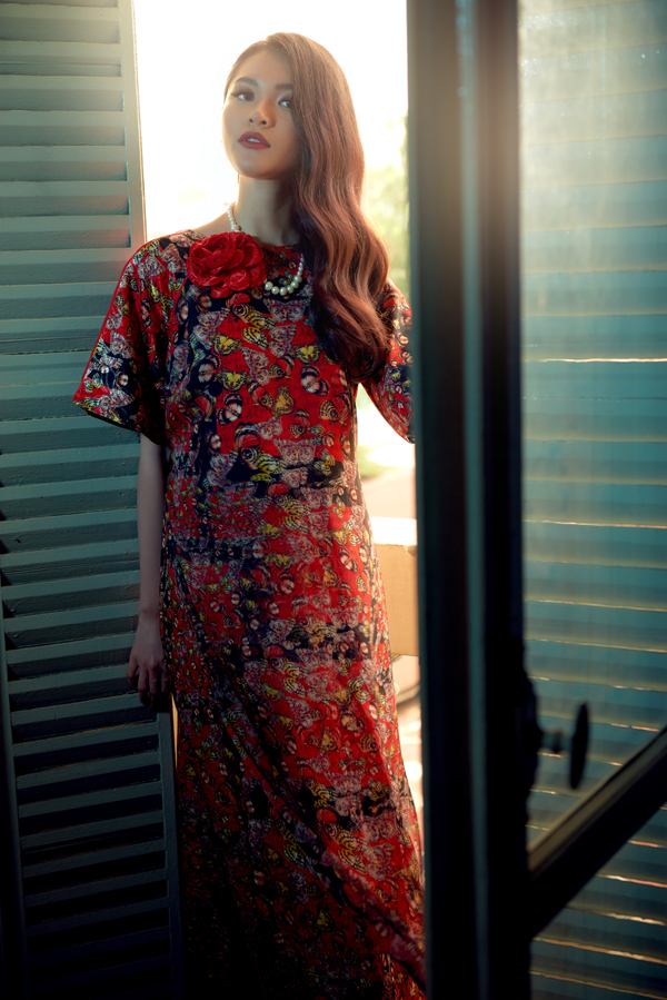 Adrian Anh Tuấn mang áo dài đến sàn diễn quốc tế