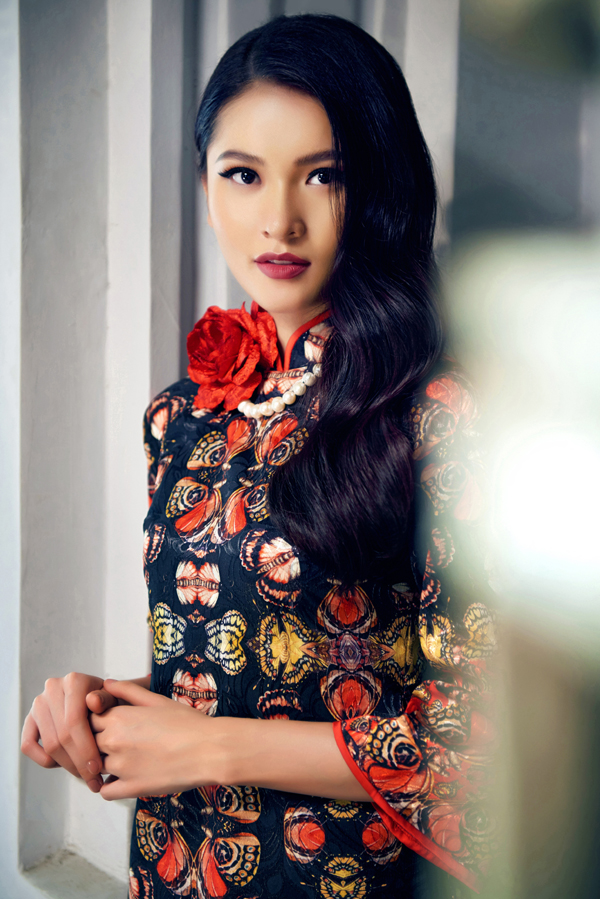 Adrian Anh Tuấn mang áo dài đến sàn diễn quốc tế