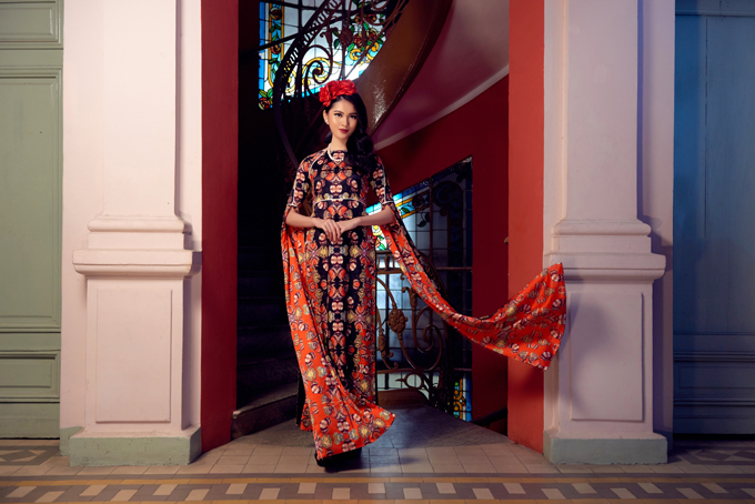 Adrian Anh Tuấn mang áo dài đến sàn diễn quốc tế