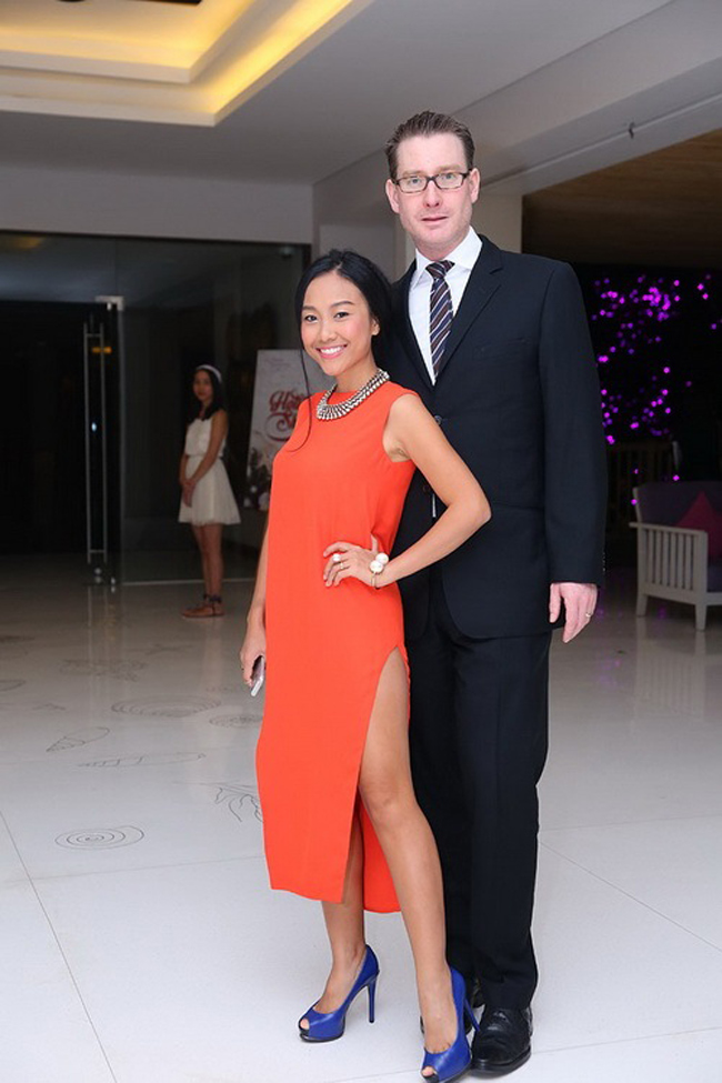 Những cặp đũa lệch trong showbiz Việt