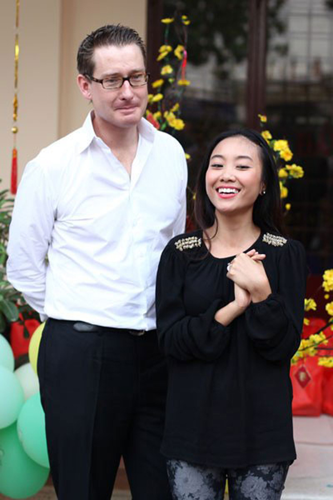 Những cặp đũa lệch trong showbiz Việt