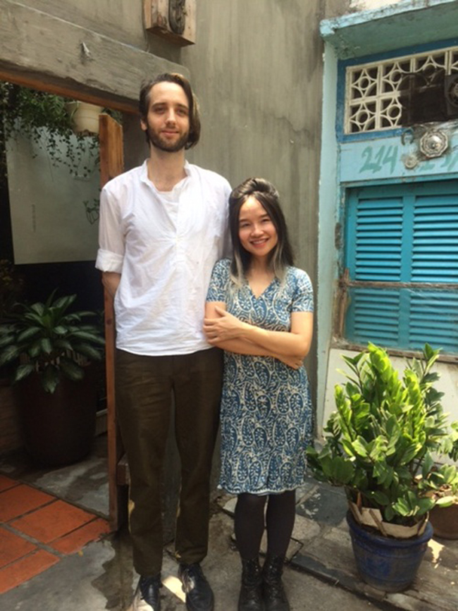 Những cặp đũa lệch trong showbiz Việt