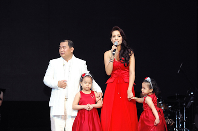 Những cặp đũa lệch trong showbiz Việt