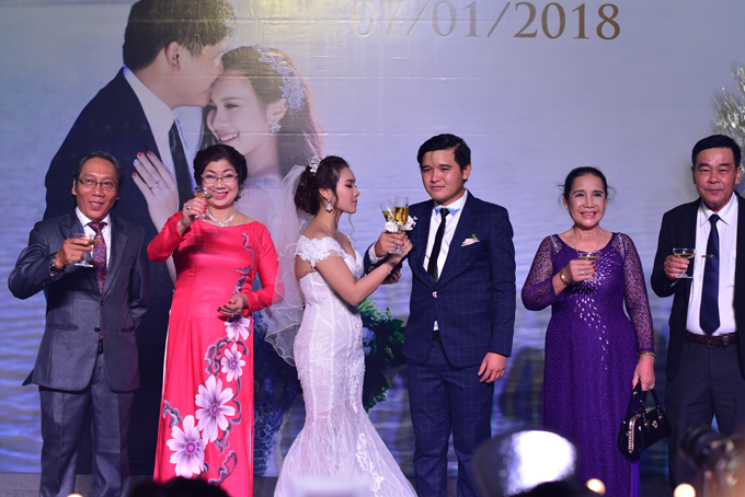 Lan Ngọc cùng dàn nghệ sĩ dự tiệc cưới đạo diễn Võ Thanh Hòa