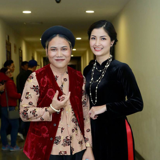 Diễn viên hài Việt: Chẳng phải đại gia vẫn cưới được chân dài