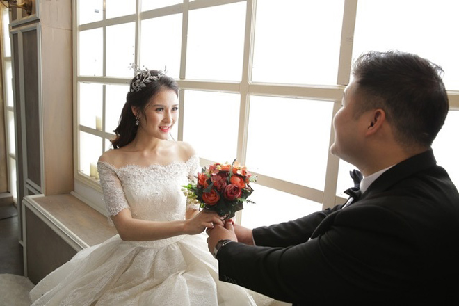 Diễn viên hài Việt: Chẳng phải đại gia vẫn cưới được chân dài