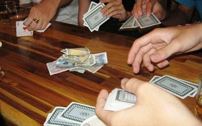 Đâm chết đồng nghiệp trước cổng công ty vì mâu thuẫn đánh bài