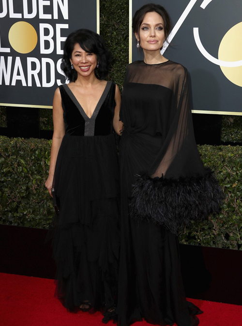 Pax Thiên đưa Angelina Jolie lên thảm đỏ Quả Cầu Vàng