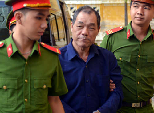 Ông Trầm Bê gầy rộc trong phiên xử đại án Phạm Công Danh