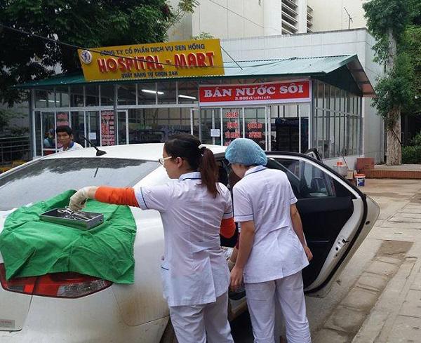 Mẹ bầu đẻ rơi trên taxi, con bị ngạt tím tái và điều kỳ diệu đã đến khi đi 10km