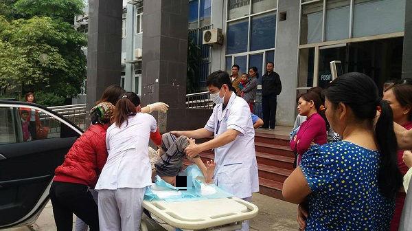 Mẹ bầu đẻ rơi trên taxi, con bị ngạt tím tái và điều kỳ diệu đã đến khi đi 10km