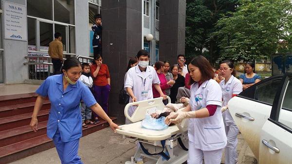 Mẹ bầu đẻ rơi trên taxi, con bị ngạt tím tái và điều kỳ diệu đã đến khi đi 10km