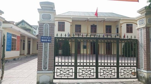 Vụ bế trẻ mầm non qua tường rào: Giáo viên nói trưởng phòng giáo dục gian dối