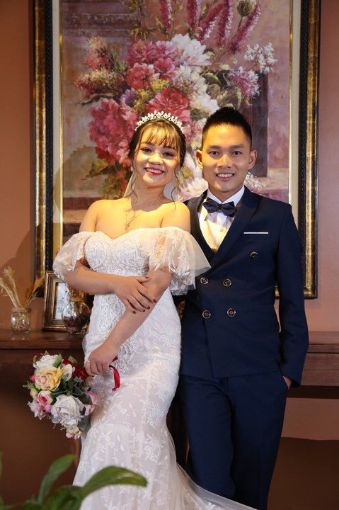 Sốt mạng với bức ảnh cưới xấu hết hồn do bạn thân chụp hộ