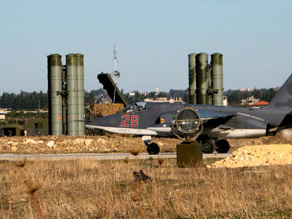 Căn cứ của Nga ở Syria bị tấn công quy mô lớn