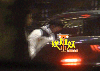 Giả Nãi Lượng suy sụp, say khướt, ôm chặt lấy bạn mà nức nở sau scandal ngoại tình của Lý Tiểu Lộ