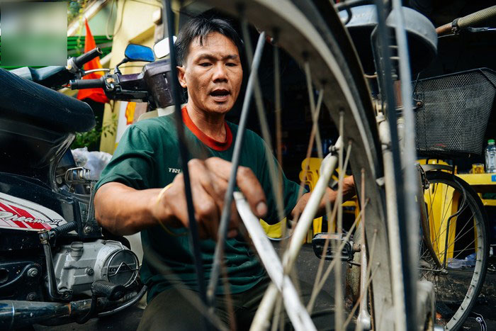 Chuyện về người đàn ông chuyên hồi sinh những chiếc xe đạp cũ, nâng bước học trò nghèo đến trường Chuyện về người đàn ông chuyên hồi sinh những chiếc xe đạp cũ, nâng bước học trò nghèo đến trường