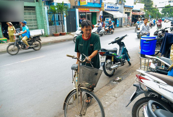 Chuyện về người đàn ông chuyên hồi sinh những chiếc xe đạp cũ, nâng bước học trò nghèo đến trường Chuyện về người đàn ông chuyên hồi sinh những chiếc xe đạp cũ, nâng bước học trò nghèo đến trường
