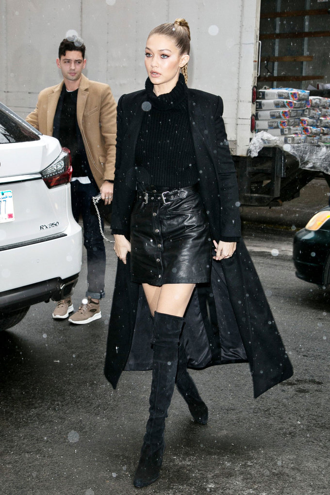 Đủ kiểu diện chân váy da sành điệu