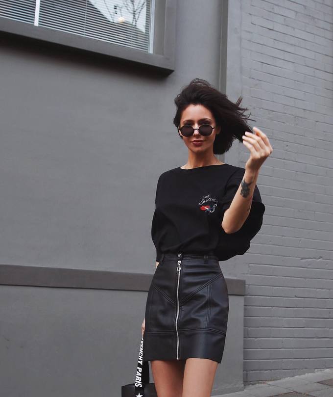 Đủ kiểu diện chân váy da sành điệu