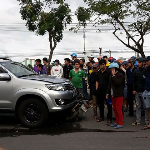 Chạy ngược chiều, người đàn ông bị xe biển xanh tông tử vong