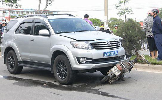 Chạy ngược chiều, người đàn ông bị xe biển xanh tông tử vong