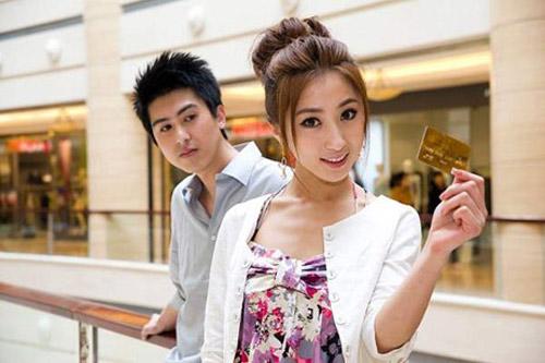 Quả báo không ngờ cho kẻ rũ bỏ người vợ tào khang để cưới về cô bồ bốc lửa