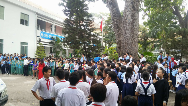 Cháy trường ở Sài Gòn, hàng trăm học sinh di tản khẩn cấp Cháy trường ở Sài Gòn, hàng trăm học sinh di tản khẩn cấp