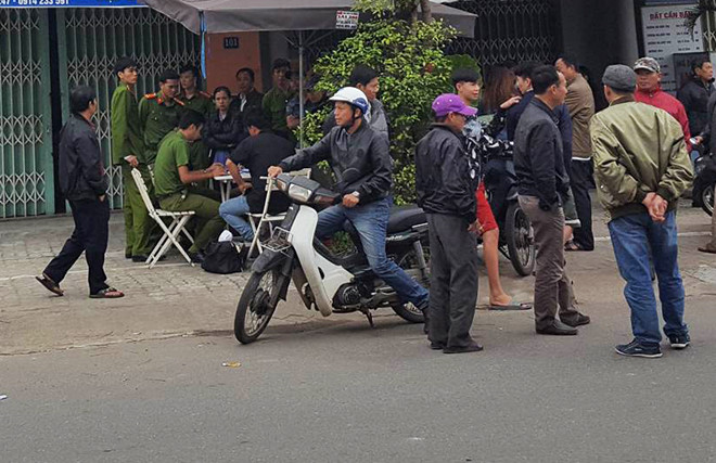 Người đàn ông 49 tuổi chết trong tư thế treo cổ ở cửa hàng điện lạnh