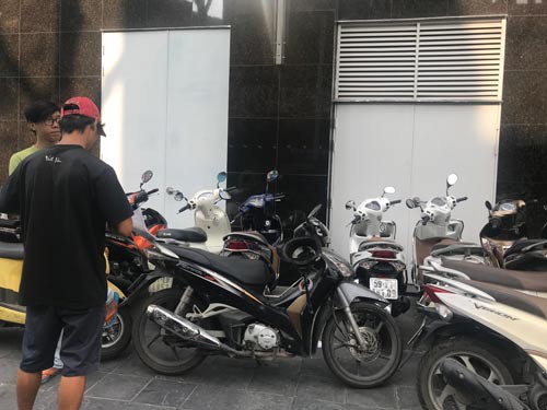 Bí mật sau vỉa hè quận 1