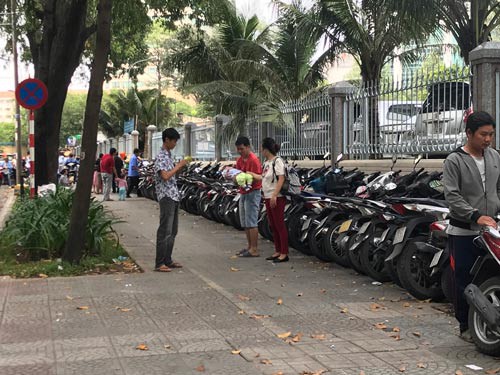 Bí mật sau vỉa hè quận 1