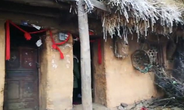 Cậu bé TQ bị đóng băng toàn bộ tóc vì trời giá rét